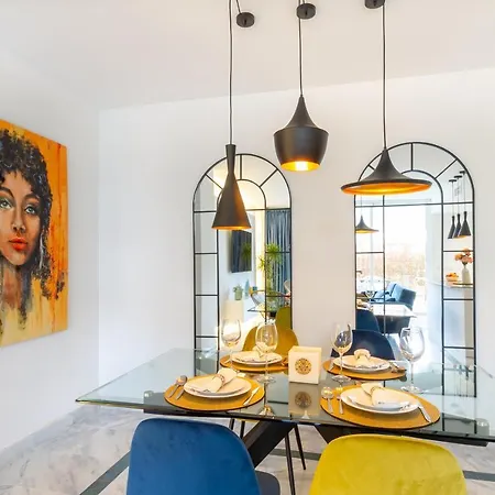 شقة Banus - Banus - Nueva Andalucia - Dama De Noche - Premium 2br - 2ba - Stylishly Redecorated - Large Outdoor Terrace - S Pools - Ideal For Family - Just 5 Min By Car From Puerto Banus Marina And Corte Ing Luxury Shopping Mall *